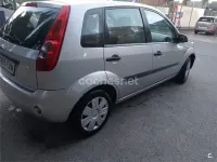 Usado Ford Fiesta 68 CV (50 kW) 2007 Gris / plata Utilitario