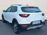 Usado Kia Stonic 84 CV (61 kW) 2023 Blanco SUV