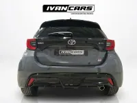 Usado Toyota Yaris Hybrid Plus 130 CV (95 kW) 2025 Gris / plata Berlina