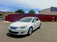 Usado Opel Astra Cosmo 115 CV (84 kW) 2010 Blanco Berlina