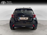Usado Toyota Yaris Hybrid Active 116 CV (85 kW) 2022 Negro Berlina