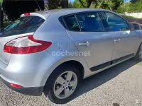 Usado Renault Mégane Dynamique 105 CV (77 kW) 2010 Gris / plata Berlina