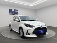 Usado Toyota Yaris Hybrid Active 116 CV (85 kW) 2023 Blanco Berlina