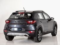 Usado Kia Stonic 100 CV (73 kW) 2020 Gris / plata SUV