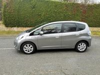 Usado Honda Jazz Elegance 98 CV (72 kW) 2012 Gris / plata Utilitario