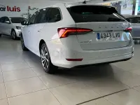 Usado Skoda Octavia Selection 150 CV (110 kW) 2022 Blanco Familiar