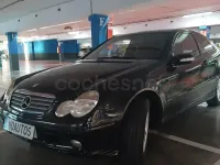 Usado Mercedes C180 129 CV (94 kW) 2001 Azul Berlina