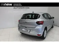 Usado Dacia Sandero Comfort 91 CV (66 kW) 2022 Gris / plata Berlina
