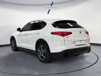 Usado Alfa Romeo Stelvio Sprint 190 CV (139 kW) 2022 Blanco SUV