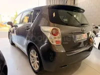 Usado Toyota Verso Live 126 CV (92 kW) 2011 Gris / plata Monovolumen