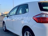 Usado Toyota Auris 90 CV (66 kW) 2010 Blanco Berlina