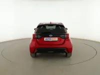 Usado Toyota Yaris Style 116 CV (85 kW) 2023 Rojo Utilitario