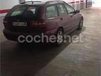 Usado Volvo V40 102 CV (75 kW) 2003 Rojo Familiar