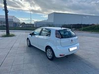 Usado Fiat Punto Easy 69 CV (50 kW) 2013 Blanco Berlina