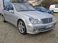 Usado Mercedes C220 Elegance 150 CV (110 kW) 2005 Gris / plata Berlina