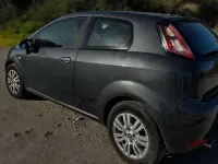 Usado Fiat Punto Young 69 CV (50 kW) 2013 Gris Utilitario