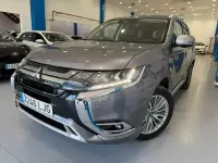 Usado Mitsubishi Outlander P-HEV 224 CV (164 kW) 2020 Gris / plata SUV