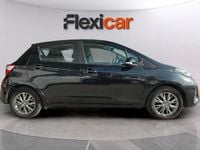 Usado Toyota Yaris Hybrid Active 100 CV (73 kW) 2019 Negro Utilitario
