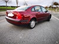 Usado VW Passat Comfortline 110 CV (80 kW) 1999 Granate Berlina