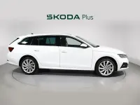 Usado Skoda Octavia Style 204 CV (150 kW) 2024 Blanco Familiar