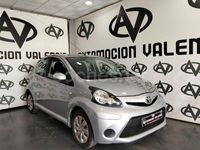 Usado Toyota Aygo Live 68 CV (50 kW) 2013 Gris / plata Utilitario