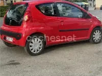 Usado Peugeot 107 Urban Move 68 CV (50 kW) 2007 Rojo Utilitario