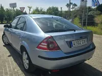 Usado Ford Mondeo Trend 130 CV (95 kW) 2006 Azul Berlina