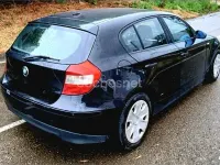 Usado BMW 118 122 CV (89 kW) 2008 Negro Utilitario