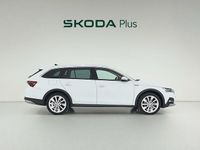 Usado Skoda Octavia Scout 4x4 150 CV (110 kW) 2022 Blanco Familiar