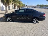 Usado VW Passat Advance 105 CV (77 kW) 2013 Negro Berlina