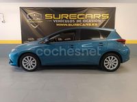 Usado Toyota Auris Active 116 CV (85 kW) 2016 Azul Berlina