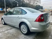 Usado Ford Focus Titanium 109 CV (80 kW) 2008 Gris / plata Berlina