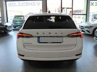 Usado Skoda Octavia Ambition 150 CV (110 kW) 2021 Blanco Familiar