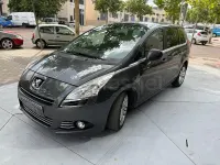 Usado Peugeot 5008 Sport 110 CV (80 kW) 2010 Gris / plata Monovolumen