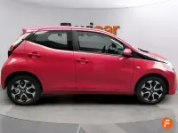 Usado Toyota Aygo X-play 72 CV (52 kW) 2019 Rojo Utilitario