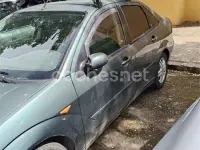 Usado Ford Focus Ambiente 100 CV (73 kW) 2003 Verde Berlina