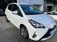 Usado Toyota Yaris Hybrid Active 100 CV (73 kW) 2019 Blanco Berlina