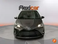 Usado Toyota Yaris Hybrid Active 100 CV (73 kW) 2019 Gris