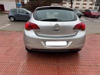 Usado Opel Astra Sportive 110 HP (80 kW) 2011 Cinzento Sedan