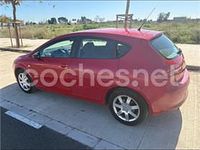 Usado Seat Leon Ecomotive 105 CV (77 kW) 2007 Rojo Utilitario
