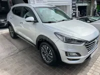 Usado Hyundai Tucson 132 CV (97 kW) 2019 Gris / plata SUV