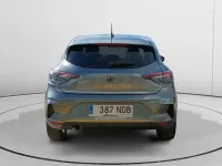 Usado Renault Clio V Evolution 100 CV (73 kW) 2025 Gris / plata Berlina