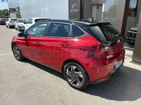 Usado Hyundai i20 100 CV (73 kW) 2021 Granate Utilitario