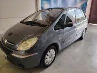 Usado Citroën Xsara Picasso Exclusive 92 CV (67 kW) 2006 Gris / plata Monovolumen