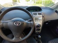 Usado Toyota Yaris Active 90 CV (66 kW) 2008 Rojo Berlina