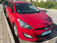 Usado Hyundai i30 110 CV (80 kW) 2012 Rojo Familiar
