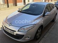 Usado Renault Mégane Dynamique 130 CV (95 kW) 2011 Gris / plata Berlina