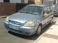 Usado Kia Rio 81 CV (59 kW) 2004 Gris / plata Berlina