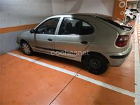 Usado Renault Mégane Authentique 80 CV (58 kW) 2001 Verde Berlina
