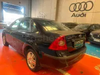 Usado Ford Focus Ghia 136 CV (100 kW) 2005 Negro Berlina